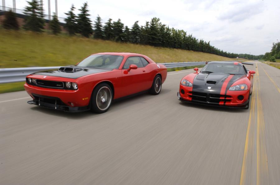  Dodge Challenger SRT10 Concept (LC) 2008 года  (фото 8 из 11)